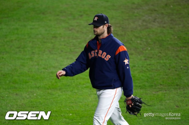 [사진] 지난해 월드시리즈 7차전 5회 불펜으로 이동하는 휴스턴 소속 게릿 콜 /ⓒGettyimages(무단전재 및 재배포 금지)