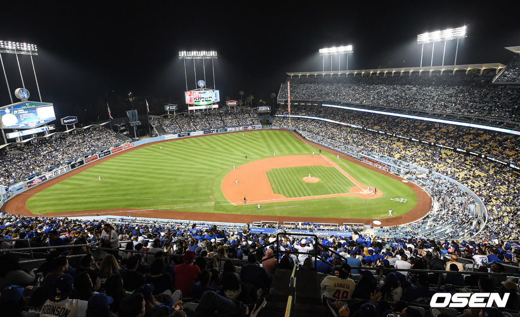 다저스 팬들이 열띤 응원을 하고 있다. / soul1014@osen.co.kr