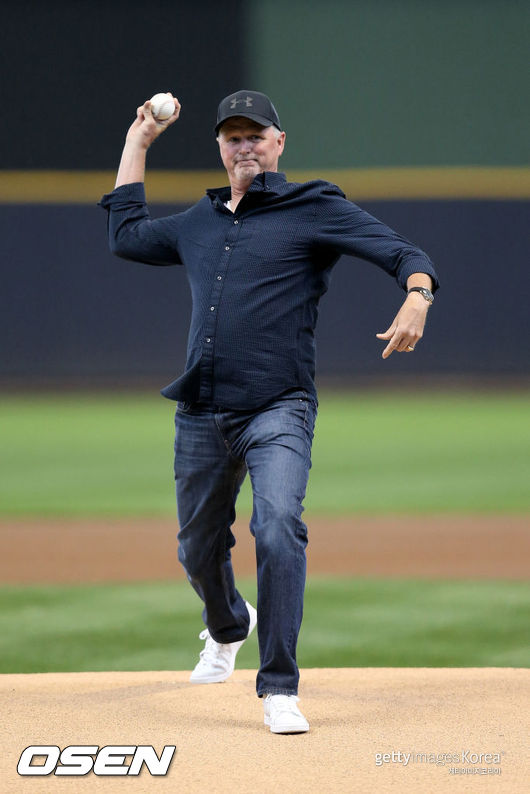 [사진] 지난해 6월 밀워키에서 시구한 돈 어거스트 /ⓒGettyimages(무단전재 및 재배포 금지)