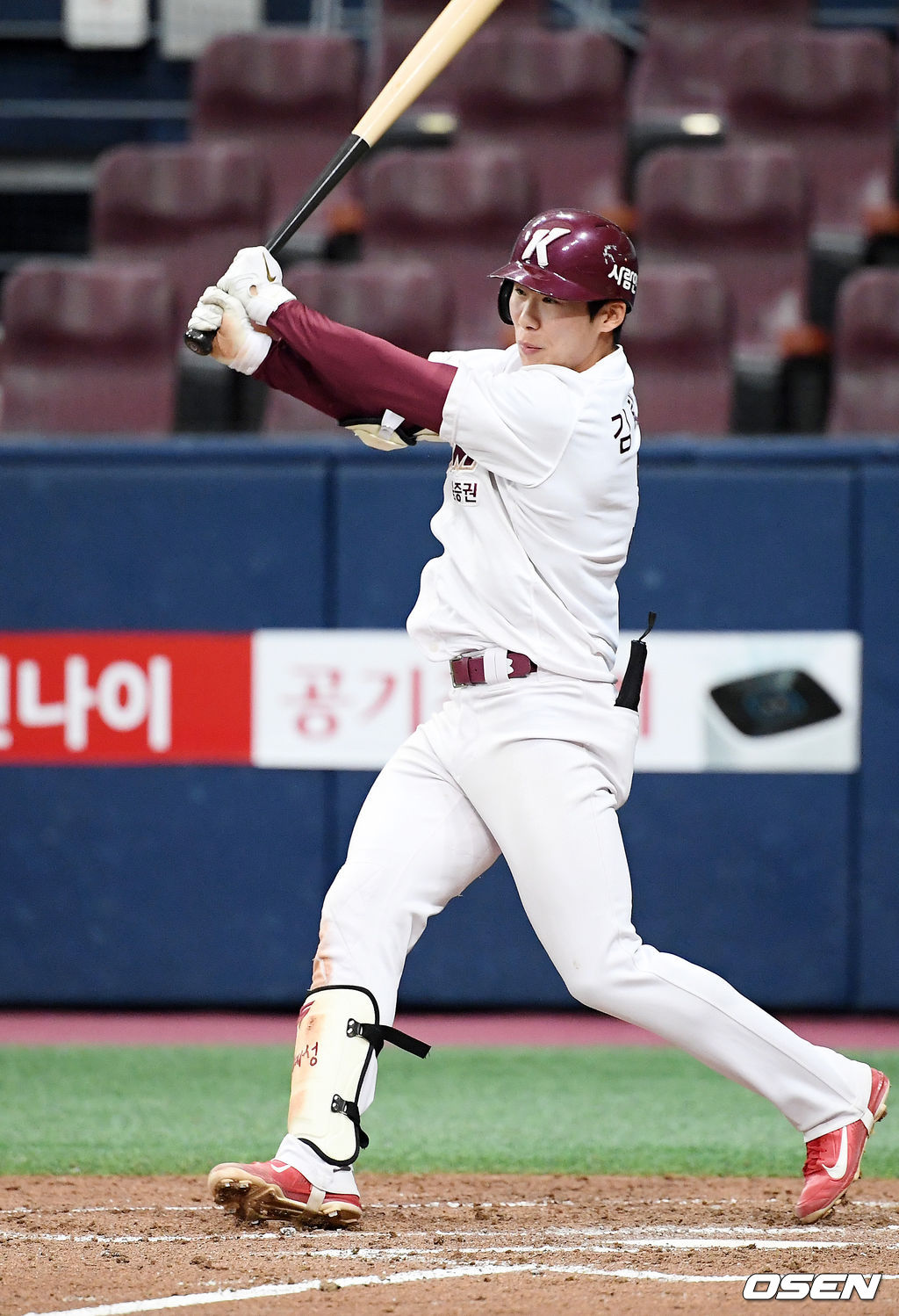 4회말 1사 주자 1,3루 백팀 김혜성이 2타점 적시타를 날리고 있다./ rumi@osen.co.kr