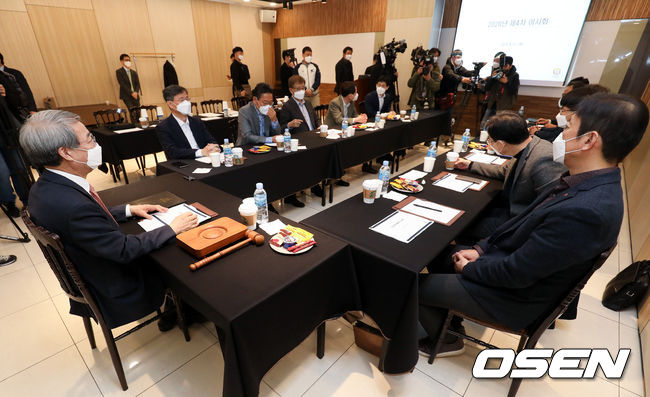 KBO 정운찬 총재와 10개 구단 사장 등이 참석해 회의를 하고 있다. /jpnews@osen.co.kr