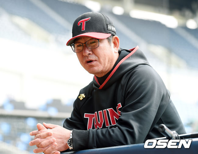 LG 류중일 감독이 인터뷰를 하고 있다. /youngrae@osen.co.kr 