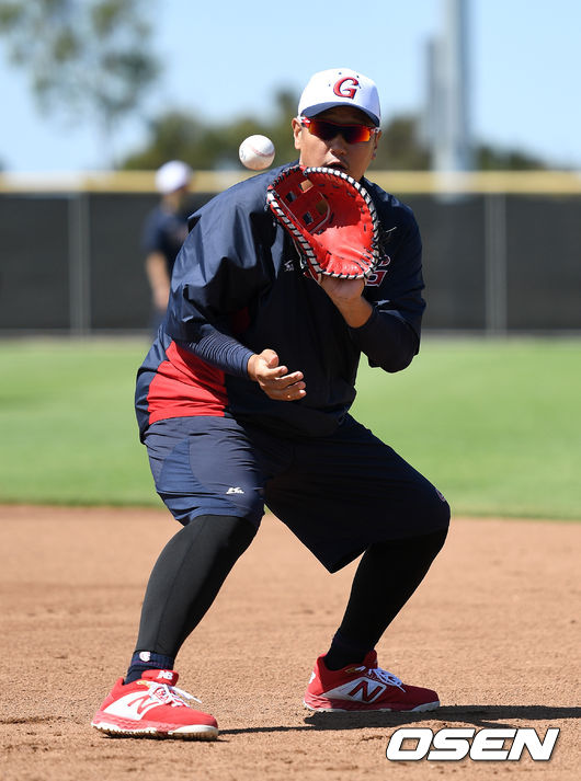 롯데 이대호가 수비 훈련을 하고 있다. /sunday@osen.co.kr