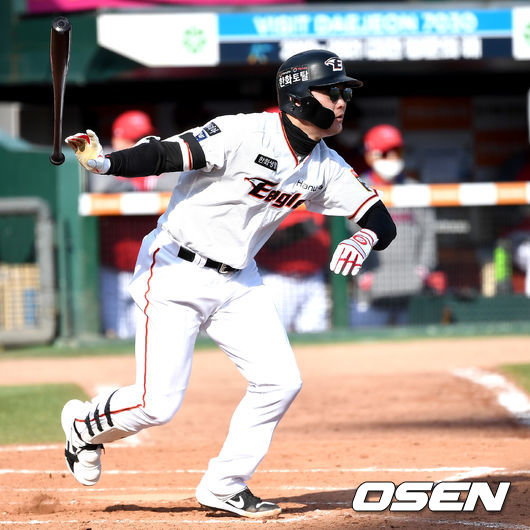 23일 오후 대전 한화생명이글스파크에서 한화 이글스와 KIA 타이거즈의 연습경기가 열렸다.7회말 1사 만루 상황 한화 이성열이 2타점 적시타를 날리고 있다. / dreamer@osen.co.kr