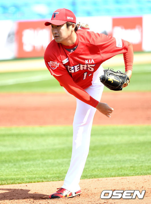 23일 오후 대전 한화생명이글스파크에서 한화 이글스와 KIA 타이거즈의 연습경기가 열렸다.KIA 선발 이민우가 힘차게 공을 뿌리고 있다. / dreamer@osen.co.kr
