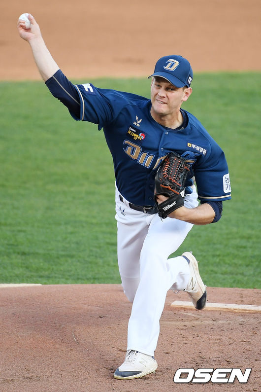  NC 선발 루친스키가 힘차게 공을 뿌리고 있다. /rumi@osen.co.kr
