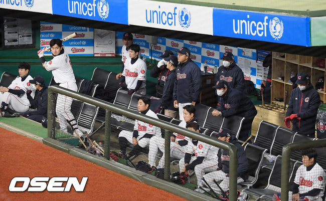  6회를 마치고 교체된 롯데 주전들이 대부분 퇴근한 상태다. /rumi@osen.co.kr