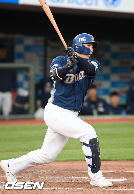  3회초 2사 주자 1루 NC 나성범이 타석에서 헛스윙 삼진아웃을 당하고 있다. /rumi@osen.co.kr