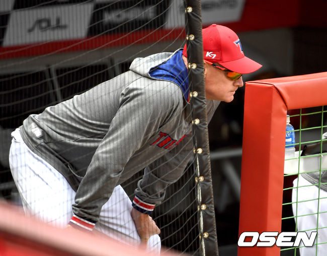 KIA 윌리엄스 감독이 선수들의 플레이를 지켜보고 있다. /dreamer@osen.co.kr
