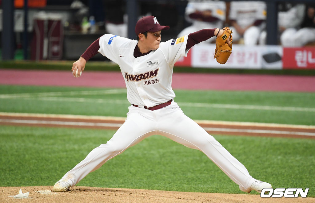 1회초 키움 선발투수 최원태가 역투하고 있다./   soul1014@osen.co.kr