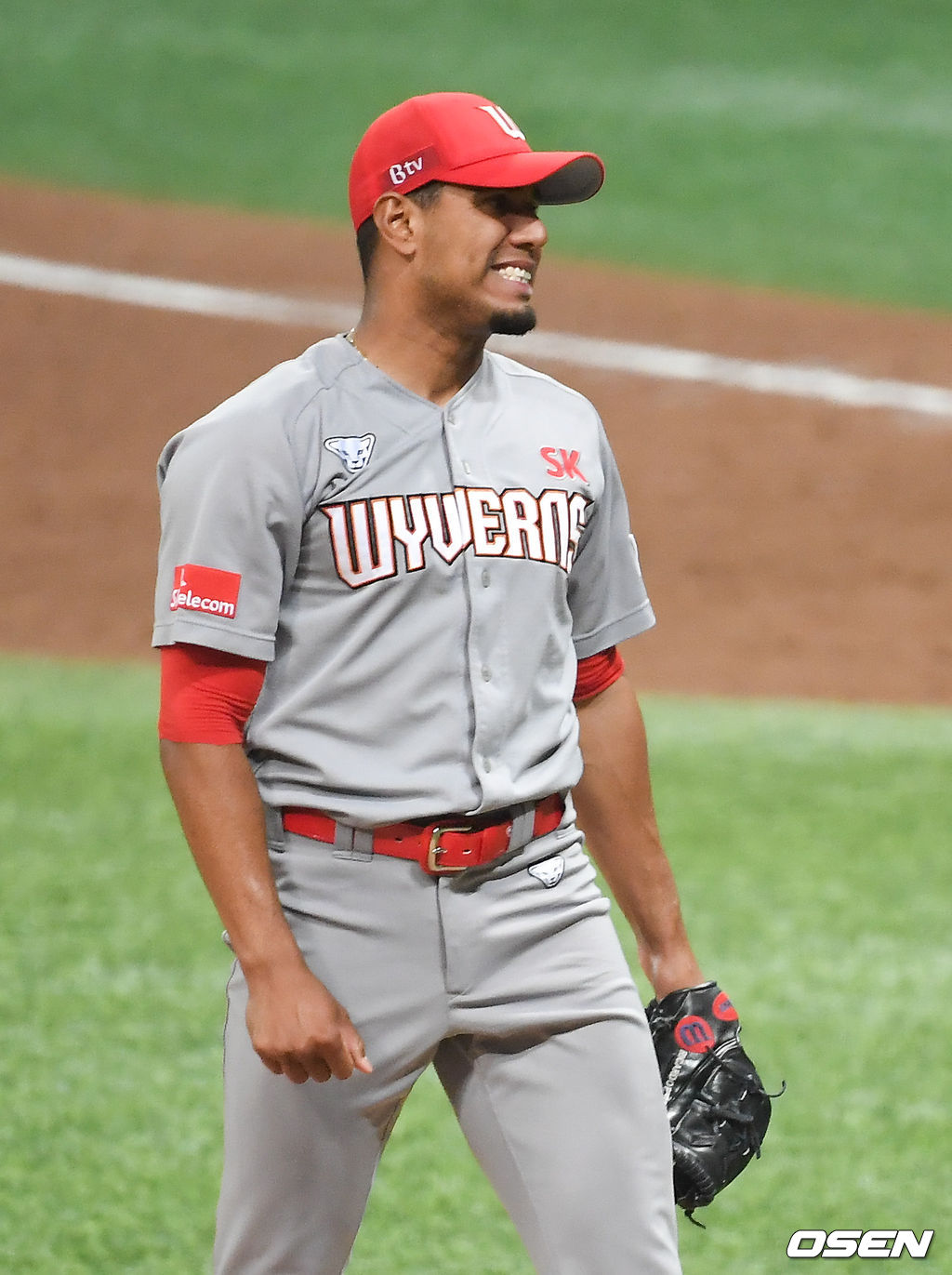 4회말 2사 1,2루 키움 모터에게 볼넷을 허용한 SK 선발투수 핀토가 아쉬워하고 있다 ./   soul1014@osen.co.kr