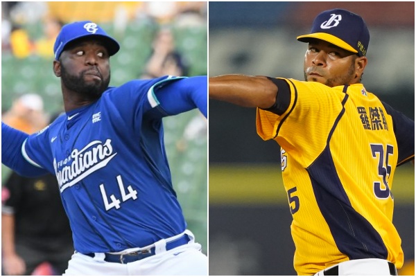 [사진] 소사-로저스(오른쪽) /CPBL 홈페이지.