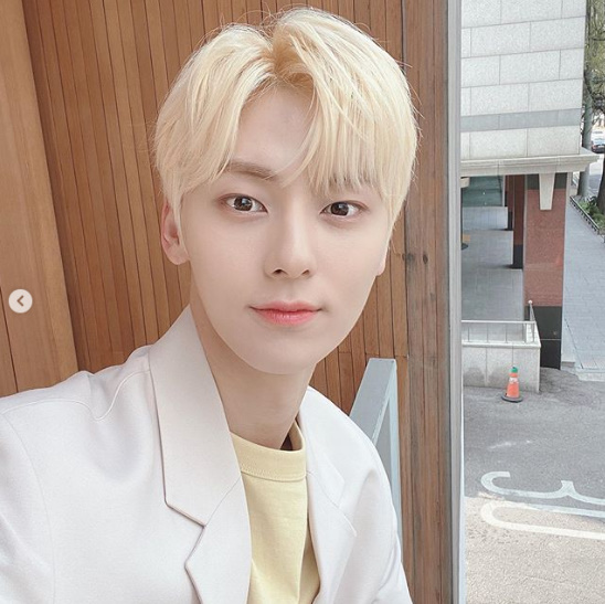 황민현 SNS