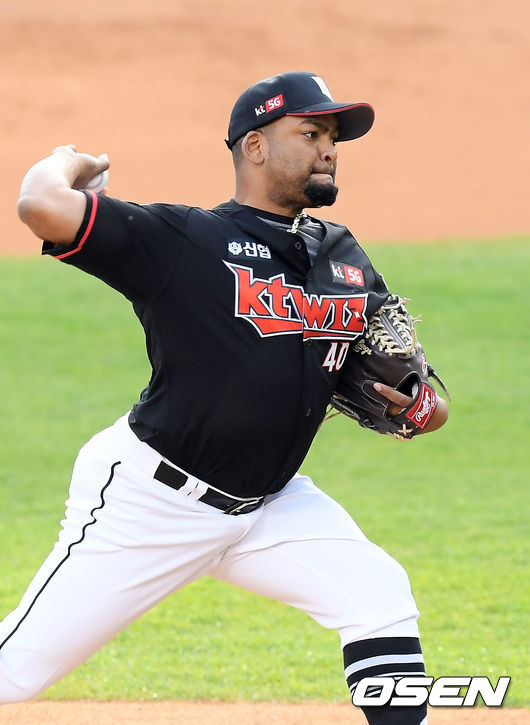 1회말 KT 선발투수 데스파이네가 공을 뿌리고 있다. /cej@osen.co.kr