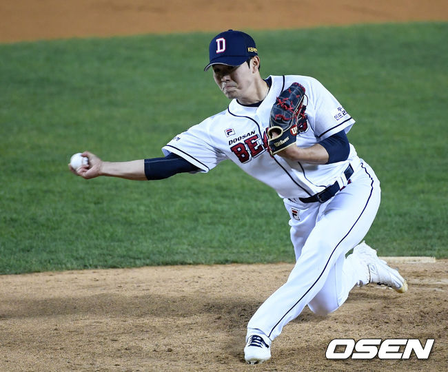 두산 최원준이 역투하고 있다. /sunday@osen.co.kr