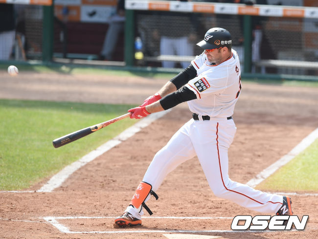 6회말 1사 주자없는 상황, 한화 호잉이 안타를 때려내고 있다. /cej@osen.co.kr