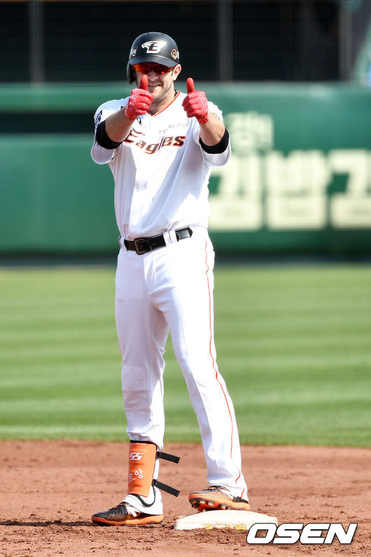 한화 호잉이 2루타를 날리고 세리머니를 하고 있다. / dreamer@osen.co.kr