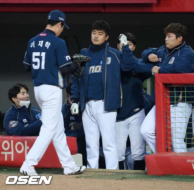 27일 오후 광주 기아 챔피언스필드에서 KIA 타이거즈와 NC 다이노스의 연습경기가 열렸다.
4회말 무사 주자 만루 NC 선발 이재학이 강판되고 있다./rumi@osen.co.kr