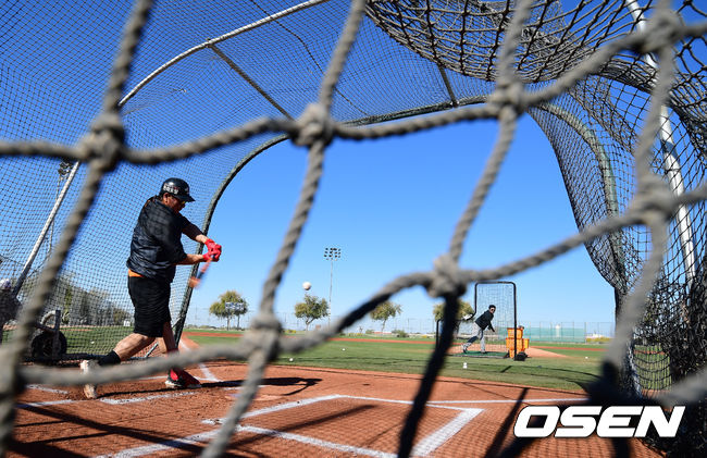 한화 김태균이 타격 훈련을 하고 있다. /jpnews@osen.co.kr