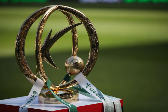 전주월드컵경기장/ K리그1/ 전북현대모터스 vs 인천유나이티드/ 전경/ 우승 트로피/ 사진 이연수<br />