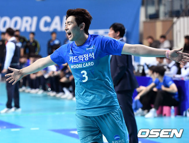 3세트 막판 우리카드 세터 노재욱이 득점에 기뻐하고 있다. /dreamer@osen.co.kr