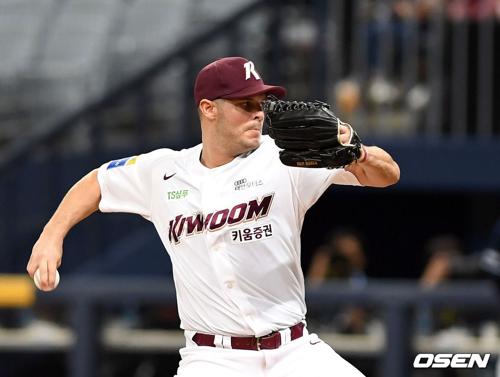 키움 선발 브리검이 힘차게 공을 던지고 있다. /spjj@osen.co.kr