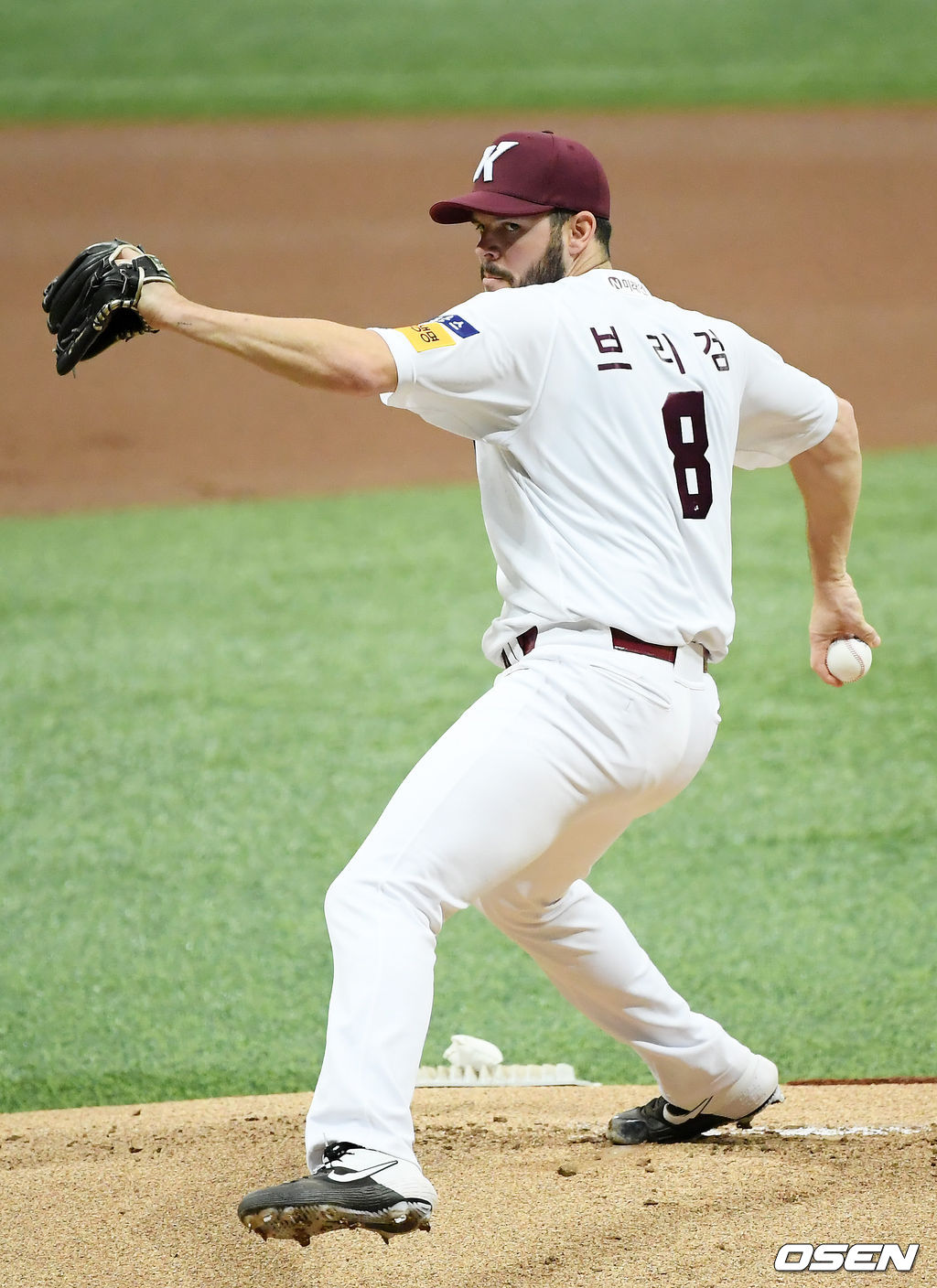 29일 오후 서울 구로구 고척스카이돔에서 키움 히어로즈와 두산 베어스가 연습경기를 진행했다.1회초 키움 선발투수 브리검이 역투하고 있다. /cej@osen.co.kr