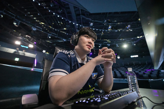 라이엇 게임즈 플리커.