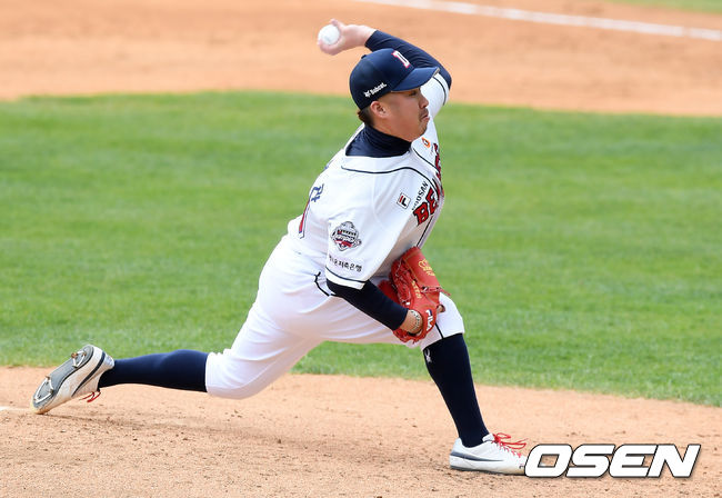 두산 선발투수 유희관이 역투하고 있다. /cej@osen.co.kr