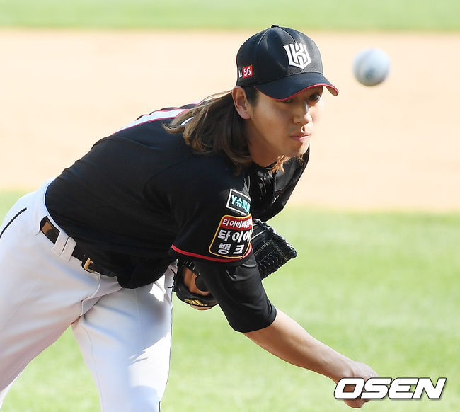 KT 이대은이 힘차게 공을 뿌리고 있다./rumi@osen.co.kr