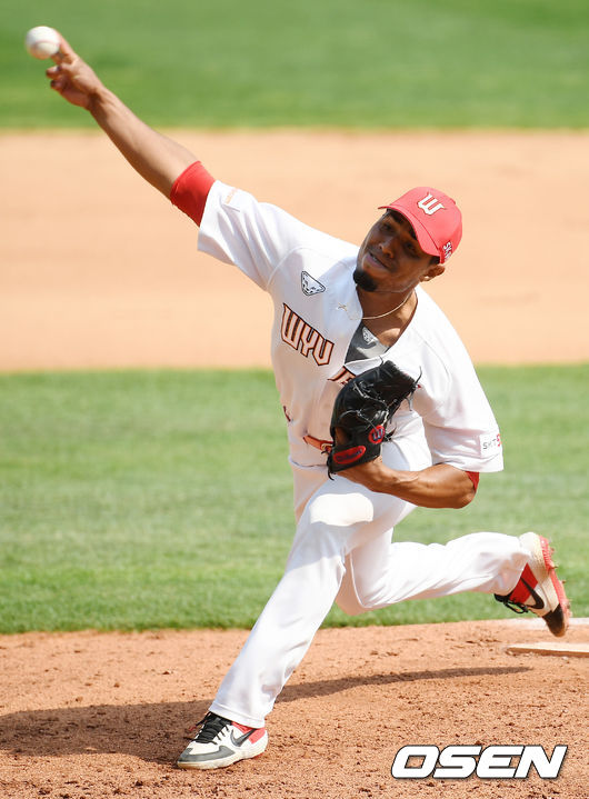 7회초 마운드에 오른 SK 핀토가 힘차게 공을 뿌리고 있다./rumi@osen.co.kr