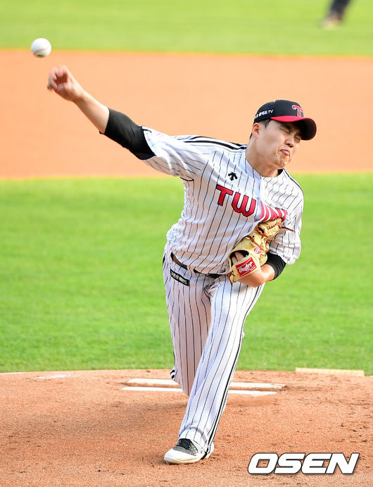 1회초 LG 임찬규가 역투하고 있다. /jpnews@osen.co.kr