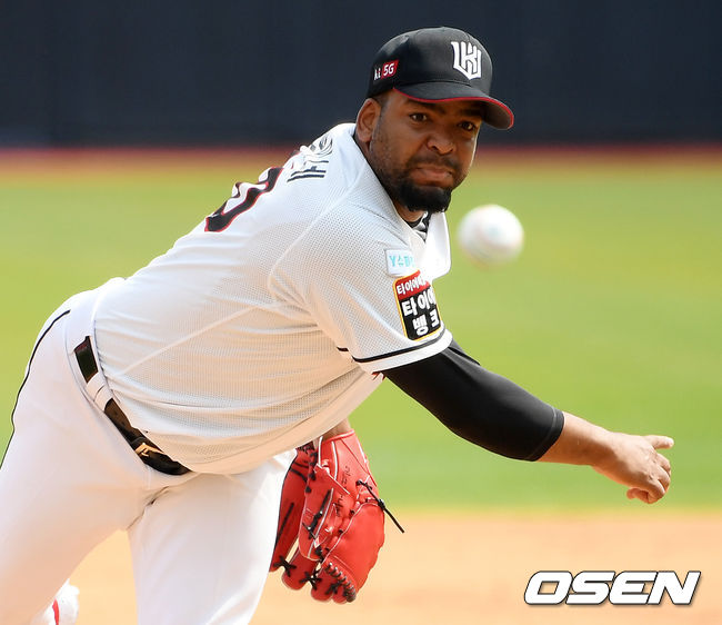 KT 데스파이네가 마운드 위에서 힘차게 공을 뿌리고 있다. /rumi@osen.co.kr