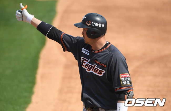 3회초 1사 2루 한화 송광민이 안타를 날리고 세리머니를 하고 있다. / soul1014@osen.co.kr