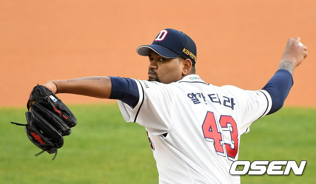 두산 선발투수 알칸타라가 역투하고 있다. /sunday@osen.co.kr
