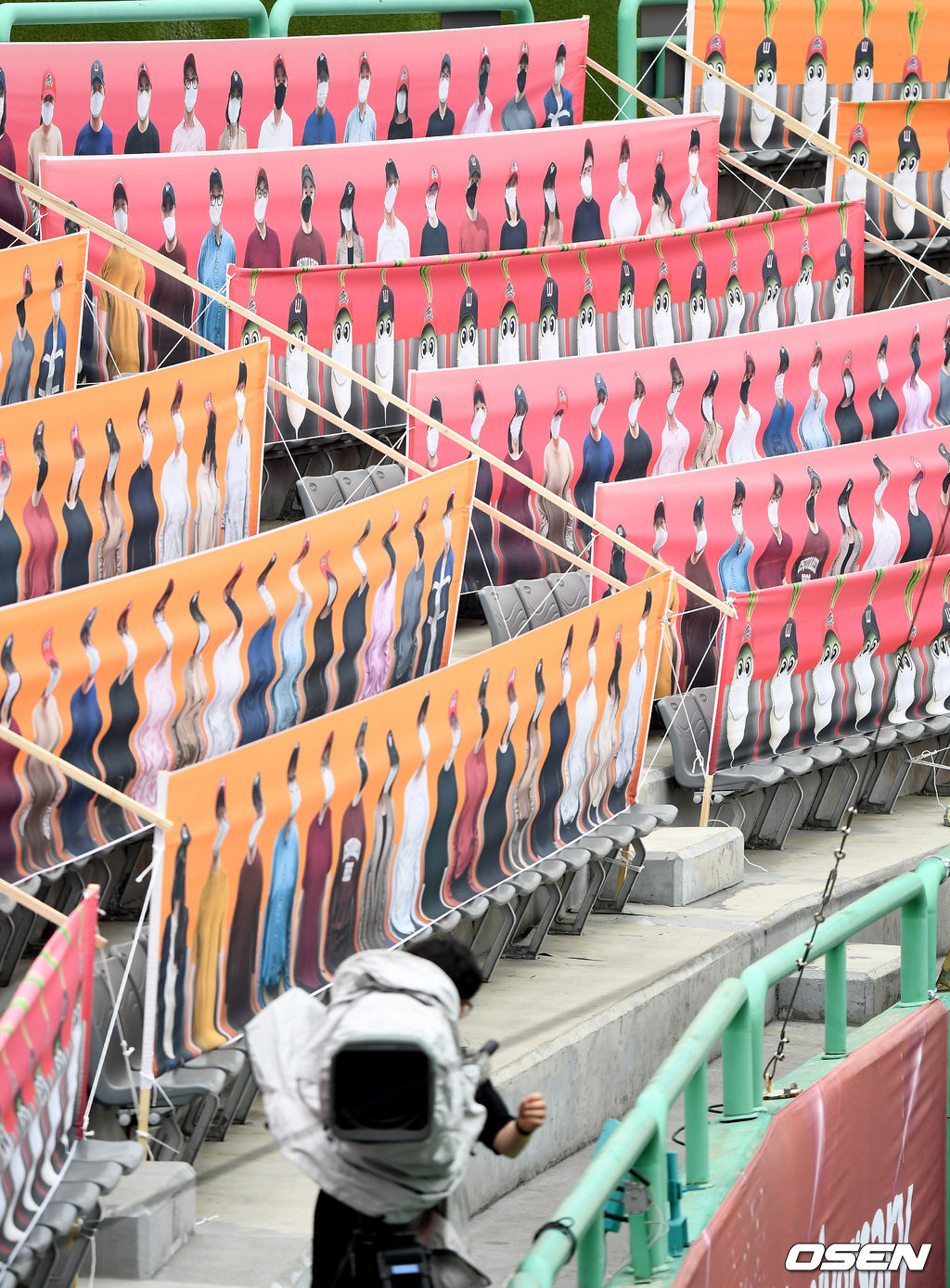 사진은 ‘무’관중 플래카드가 걸린 외야의 모습. / dreamer@osen.co.kr