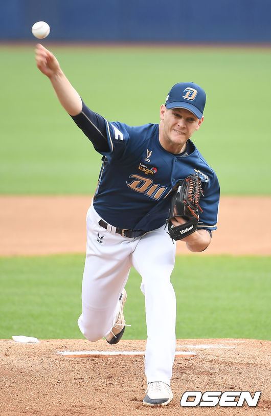 5일 오후 대구 삼성라이온즈파크에서 '2020 신한은행 SOL KBO리그' 개막전 삼성 라이온즈와 NC 다이노스의 경기가 열렸다.1회말 NC 루친스키가 역투하고 있다. /youngrae@osen.co.kr