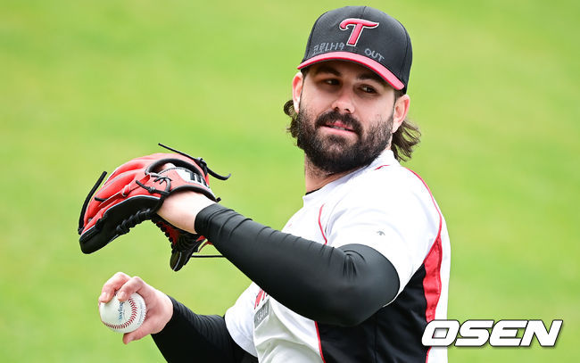 켈리가 롱토스 훈련을 하고 있다.  / soul1014@osen.co.kr