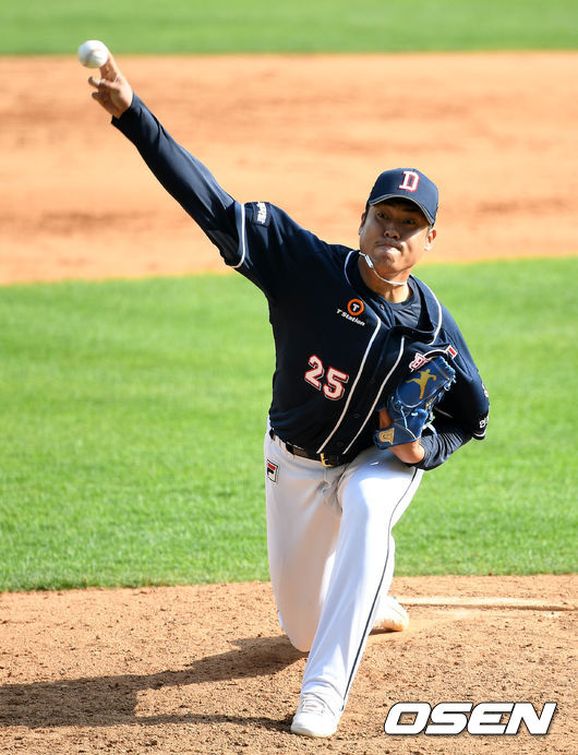 8회말 두산 이동원이 역투하고 있다. /sunday@osen.co.kr