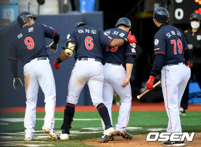 5일 오후 수원 KT위즈파크에서 ‘'2020 신한은행 SOL KBO 리그’ KT 위즈와 롯데 자이언츠의 경기가 열렸다. 7회초 1사 1,2루에서 롯데 마차도가 스리런포를 날리고 있다./ksl0919@osen.co.kr