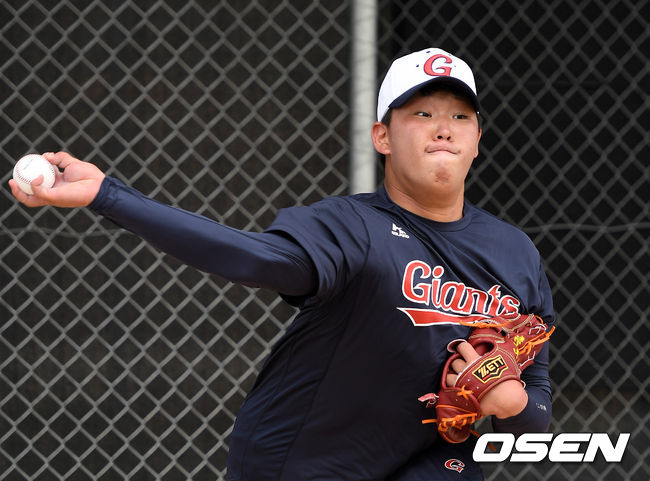 롯데 서준원이 불펜 피칭을 하고 있다. /sunday@osen.co.kr