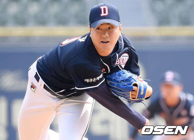  선발투수 이영하가 역투하고 있다. /cej@osen.co.kr