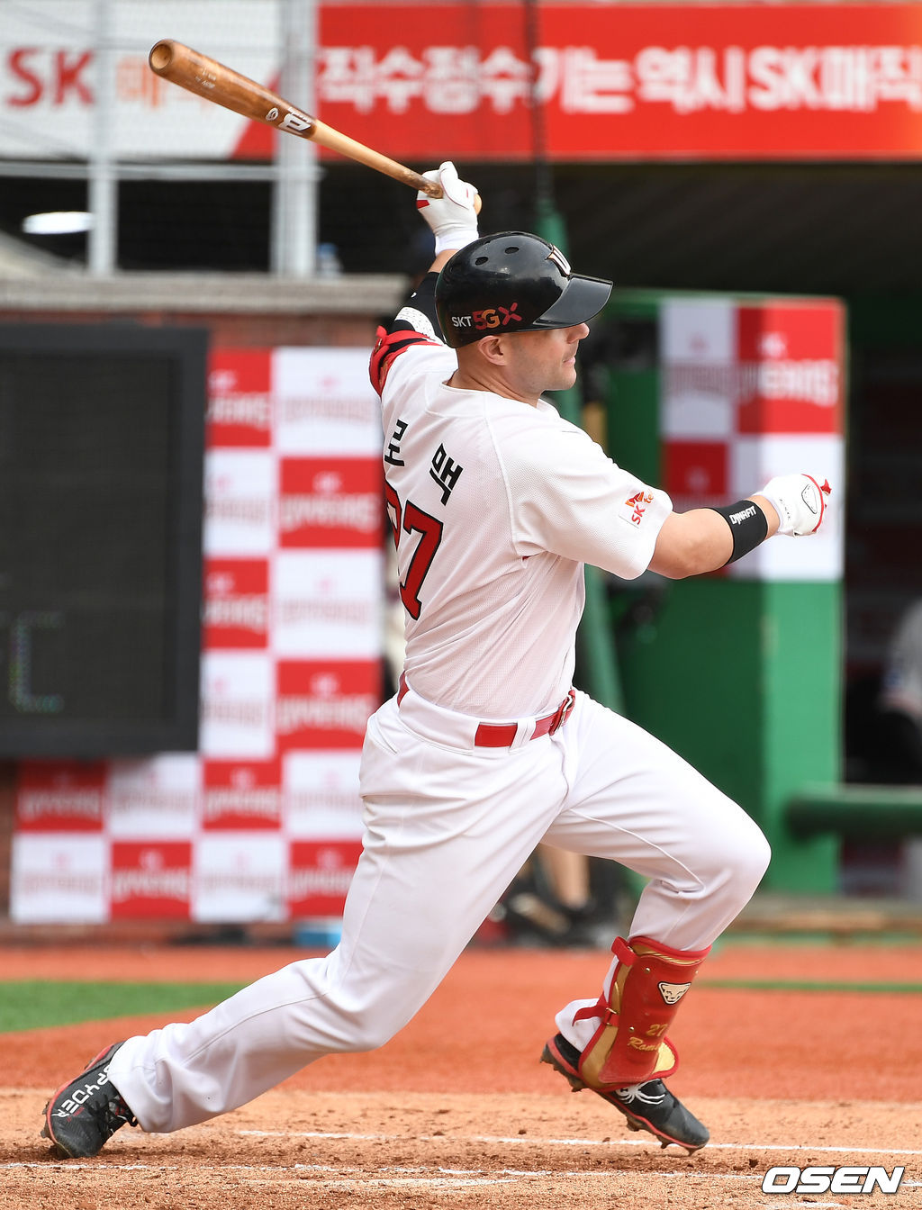 7회말 2사 1루 상황 SK 로맥이 안타를 날리고 있다./ dreamer@osen.co.kr