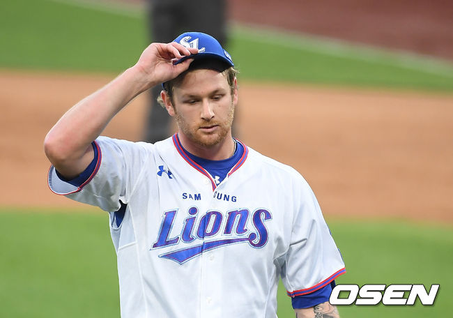 6일 오후 대구 삼성라이온즈파크에서 '2020 신한은행 SOL KBO리그' 삼성 라이온즈와 NC 다이노스의 경기가 열렸다.2회초 이닝을 마친 삼성 라이블리가 더그아웃으로 들어오고 있다. /youngrae@osen.co.kr