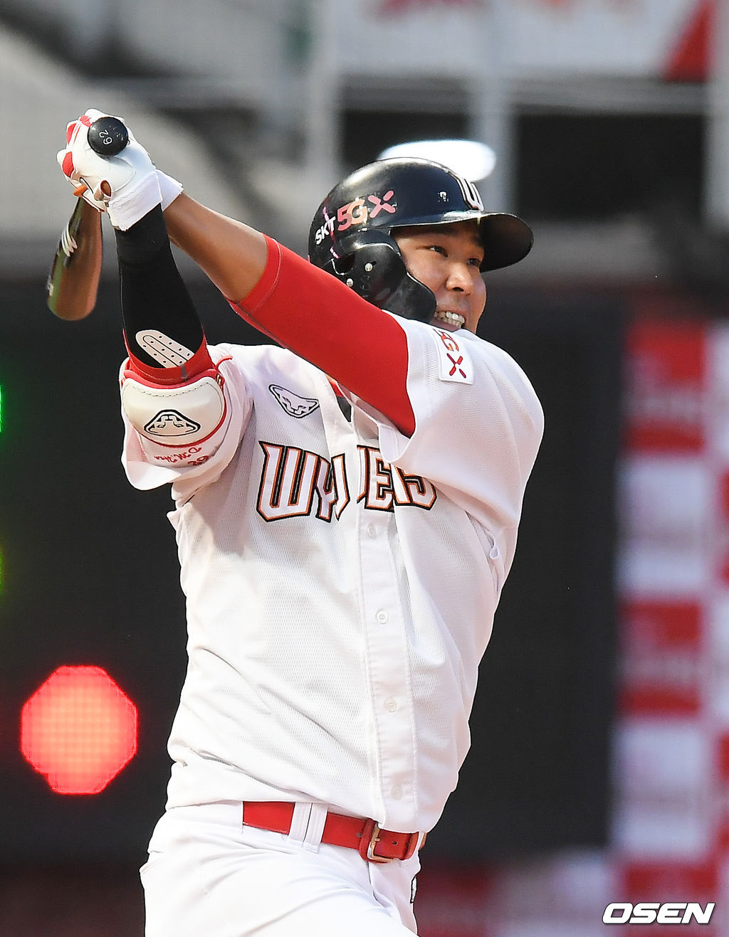 SK 한동민이 홈런을 날리고 있다. /    soul1014@osen.co.kr