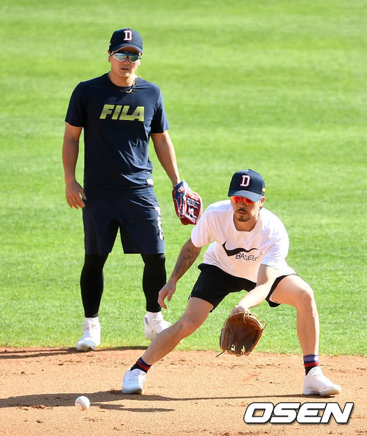 두산 오재원과 최주환이 6일 LG전에 앞서 수비 훈련을 하고 있다. / dreamer@osen.co.kr