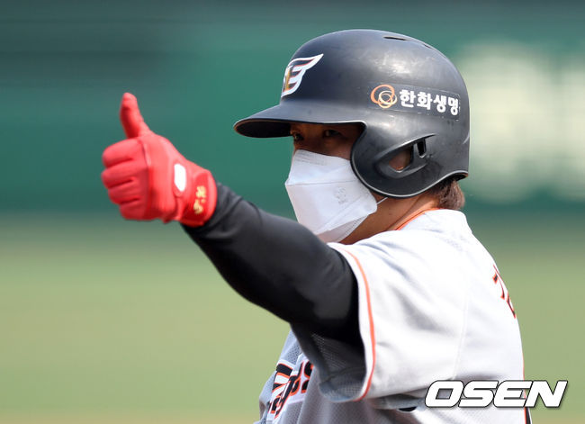 6회초 무사 1,2루에서 안타를 친 청팀 김태균이 세리머니를 펼치고 있다. /sunday@osen.co.kr