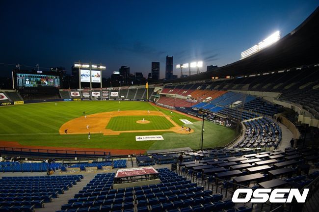 양팀 선수들이 경기를 하고 있다. /cej@osen.co.kr