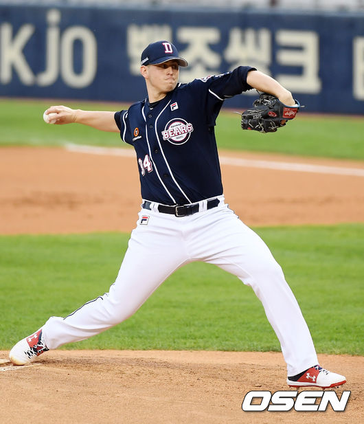 1회말 두산 선발투수 플렉센이 공을 뿌리고 있다. /cej@osen.co.kr