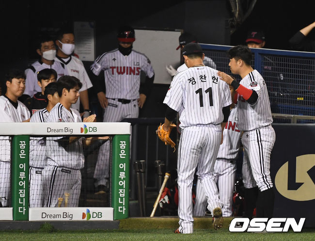 5회초 무사 때 LG 선발 정찬헌이 강판되고 있다. / dreamer@osen.co.kr